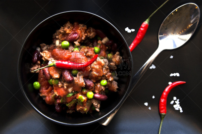 盘子,黑色,红辣椒,水平画幅,炖牛肉,膳食,乡村风格,特写,西红柿,肉