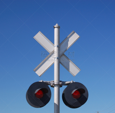 铁道路口,英文字母x,红灯,天空,留白,水平画幅,无人,蓝色,彩色图片,危险