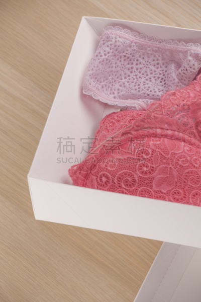 裤子,女人,胸罩,白皮书,盒子,桌子,木制,热情,纺织品