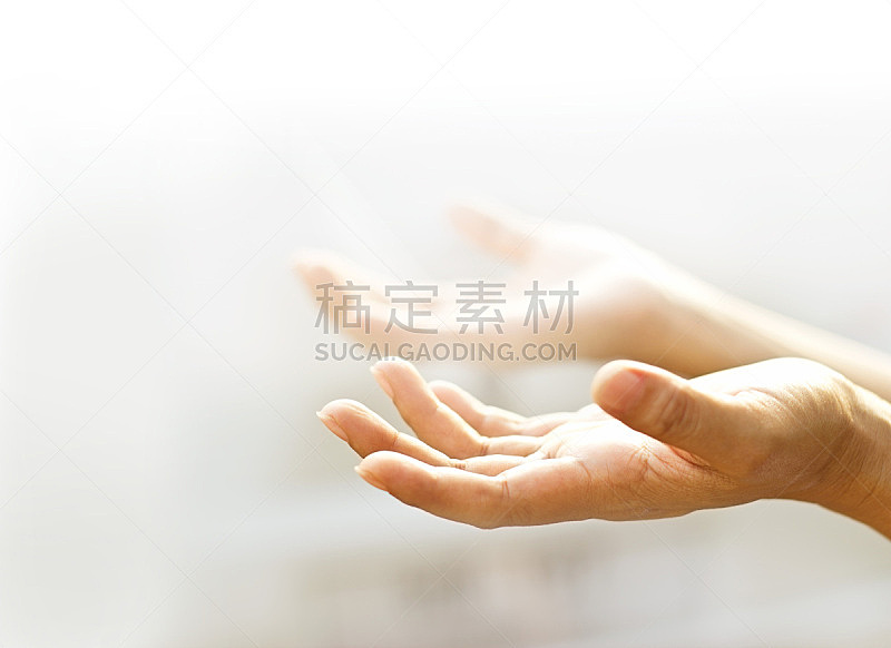 手 光 人 背景 空的 柔和 开着的 运动模糊 神图片素材下载 稿定素材 手 光 人 背景 空的 柔和 开着的 运动模糊 神图片素材下载 稿定素材