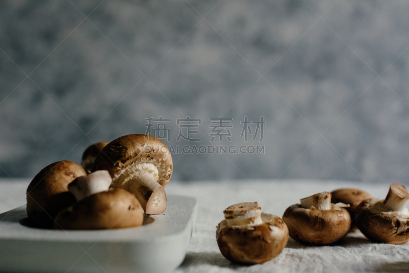 生食,食用菌,清新,桌子,多样,crimini mushroom,蘑菇木耳,波托贝洛蘑菇,饮食,水平画幅