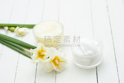 spa美容,春天,水仙花,留白,水平画幅,无人,抗痘护理露,奶油,乡村风格,化妆用品