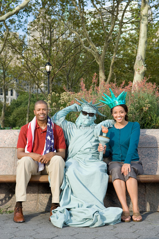 异性恋,艺术家,statue of liberty replic,自由女神像,街头艺人,庸俗,美洲土著居民,垂直画幅,旅行者,夏天