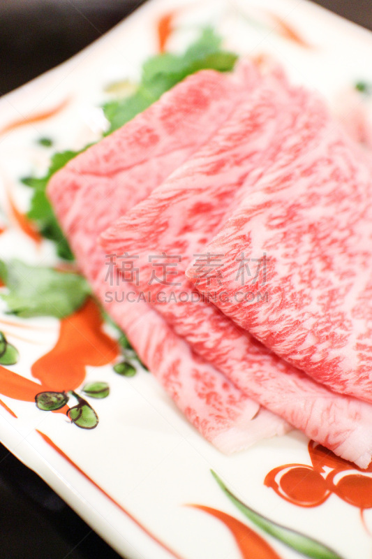 牛肉,垂直画幅,无人,日本,膳食,特写,涮涮锅,肉,盘子,准备食物