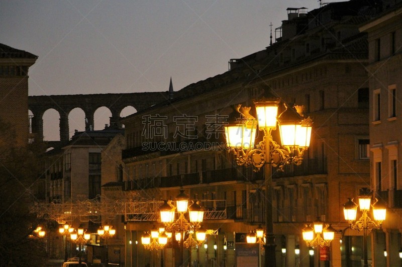 espagne, Ségovie - aqueduc romain et candelabres