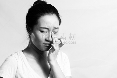 女孩,女人,水平画幅,人,面部表情,仅成年人,哭,触摸