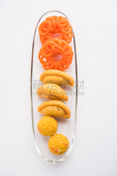炸糖圈,甜食,选择对焦,礼物,上菜,白色背景,垂直画幅,印度小吃拉杜,无人,胡里节