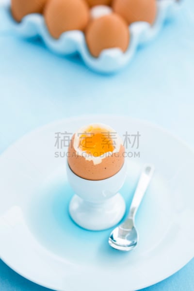 蛋杯,吐司面包,桌子,软心煮蛋,垂直画幅,煮食,无人,膳食,早晨,偏远的
