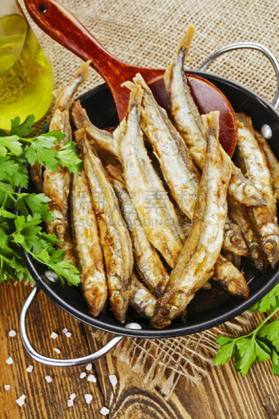 鱼类,毛鳞鱼,餐具,垂直画幅,桌子,小的,木制,有机食品,膳食,海产