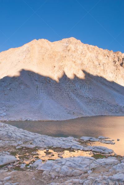 阴影,湖,山,光,地形,Consultation Lake,加利福尼亚内华达山脉,垂直画幅,水,天空