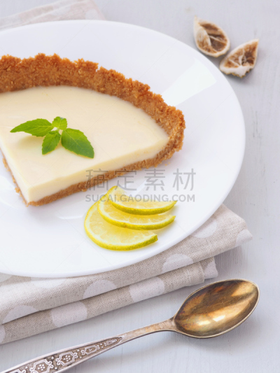 古典式,青柠檬,白巧克力,馅饼仗,垂直画幅,夏天,干的,乡村风格,甜点心,白色
