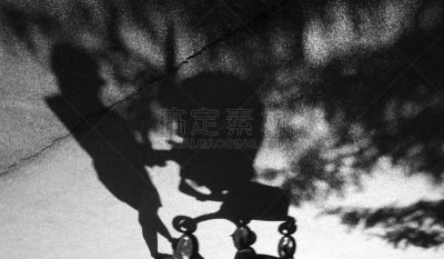 阴影,婴儿,女人,手摇车,郊区,夜晚,树梢,折叠童车,心理健康,仅成年人