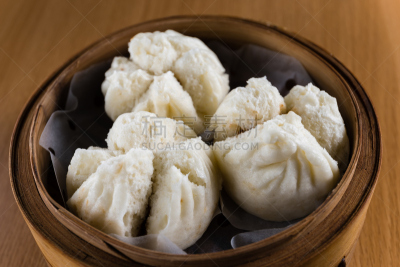 蒸菜,小圆面包,烧烤猪肉,蜂蜜,烧包,叉烧,笋,点心,蒸锅,饺子