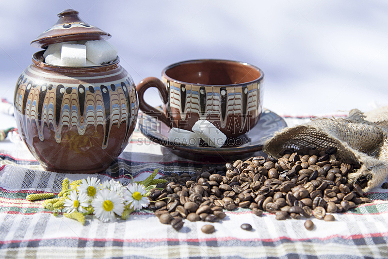 杯,咖啡豆,磨咖啡机,暗色,咖啡杯,背景分离,复古风格,浓咖啡,阴影,植物