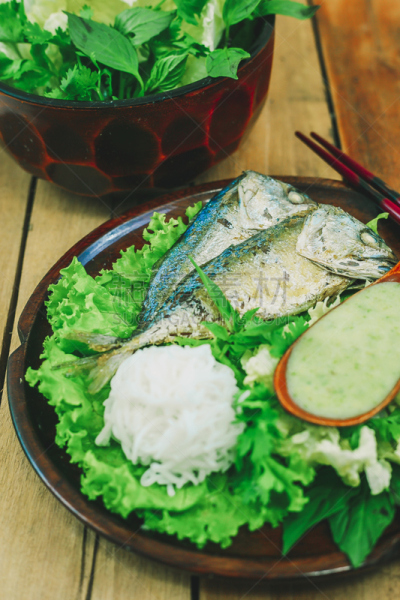 沙拉,鱼肉,罗非鱼,馅饼,垂直画幅,格子烤肉,无人,膳食,法式食品,海产