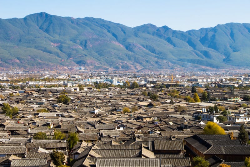 屋顶,丽江,城市,山景城,纳西族,水平画幅,山,建筑,雪,旅行者