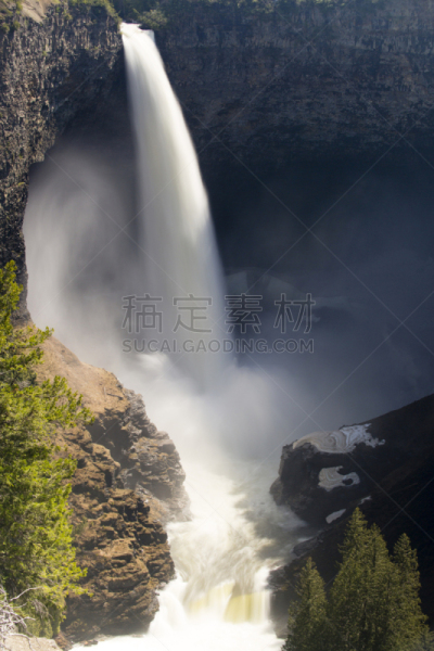 汉默肯瀑布,威尔斯格雷省立公园,垂直画幅,水,瀑布,无人,纯净,户外,雨林,著名自然景观
