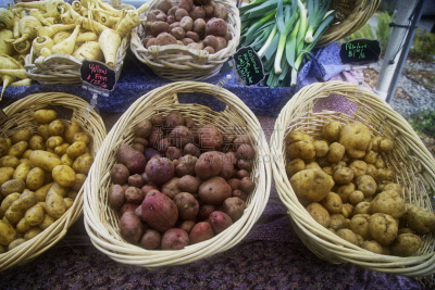 农业市集,马铃薯,蔬菜,水平画幅,yukon gold potato,无人,标签,篮子,红色土豆,彩色图片