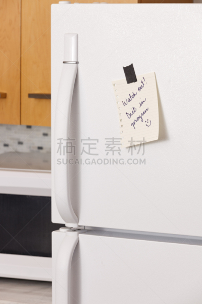 笔记本,冰箱,门,垂直画幅,无人,家庭生活,微波炉,短语,单词,现代