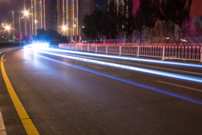 光,运动跑道,水平画幅,夜晚,无人,陆用车,交通,户外,活力,都市风景