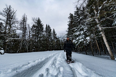 穿雪鞋走路运动,冬季运动会,美国冰河国际公园,雪鞋,蒙大拿州,冬季运动,水,天空,休闲活动,雪