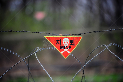 韩国,矿,警告标志,图表,水平画幅,福克兰群岛,无人,带刺铁丝网,铁丝网,金属丝