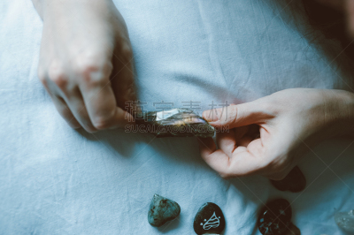 纺织品,多色的,水晶,手,塔罗牌,白色,石头,背景聚焦,出示,读书