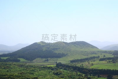 제주에 있는 '동검은이오름' 의 봄 풍경이다.