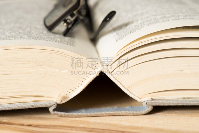 休闲活动,水平画幅,文学,书的标题,文字,眼镜,业余爱好,书展,知识,书