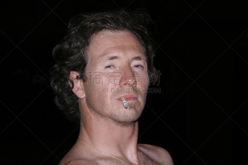 肺癌,花花公子,烟蒂,身体状况,人的嘴,人群,决心,白人,烟,男性