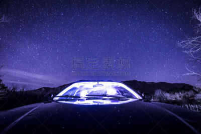 汽车,夜晚,男人,成年的,两个人,旅游目的地,真实的人,在活动中,旅途,跑车