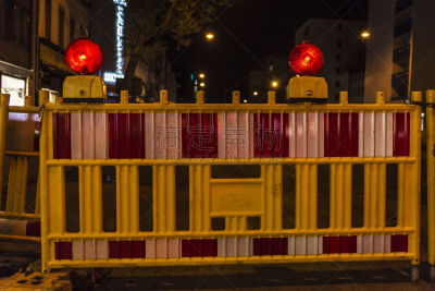危险,篱笆,红色,建筑业,应急灯,外立面,水平画幅,工作场所,夜晚,交通