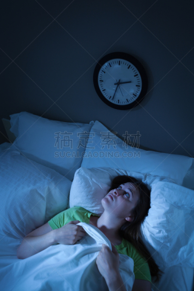 失眠症,女人,床,压力,女性,垂直画幅,夜晚,起床,忧虑,睡觉