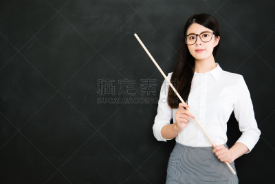 大于号,表现积极,问号,讲师,留白,仅成年人,眼镜,知识,青年人,彩色图片