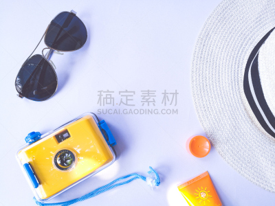 奶油,夏天,太阳镜,个人随身用品,帽子,平铺,润唇膜,风景,保护,旅行