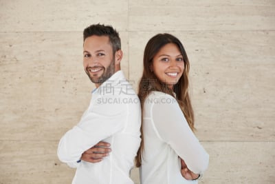 后背,斜靠,双臂交叉,商务人士,女朋友,男商人,男性,仅成年人,现代,青年人