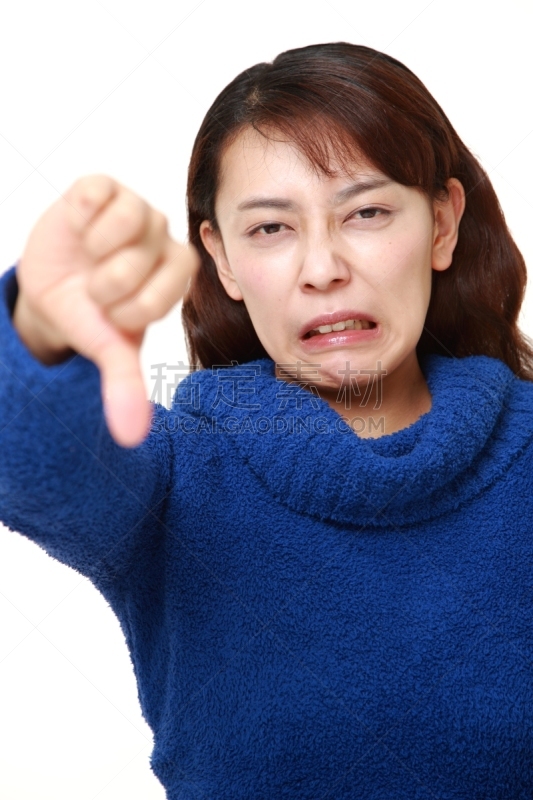 做手势,女人,大拇指朝下,垂直画幅,在下面,半身像,仅成年人,工作室,日本人,休闲装