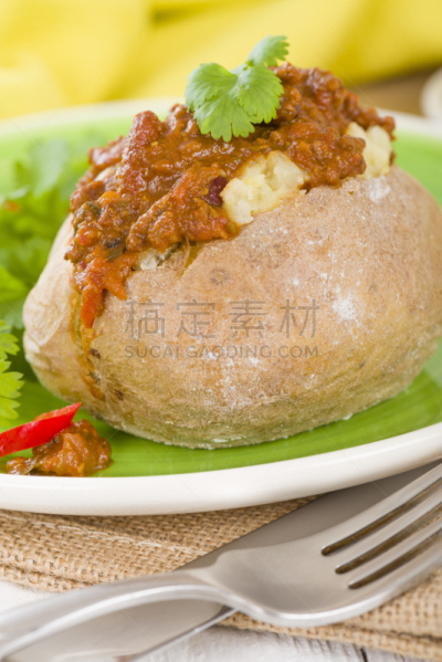 烘锫土豆,垂直画幅,素食,研磨食品,奶油,英格兰,乡村风格,西红柿,柠檬,充满的