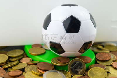 In der Transferperiode wechseln wieder die Spieler für unglaubliche Summen die Vereine
