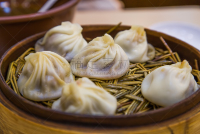 中式小笼包,饺子,开胃品,家庭生活,东亚,饮料,商业厨房,面包,白色,晚餐