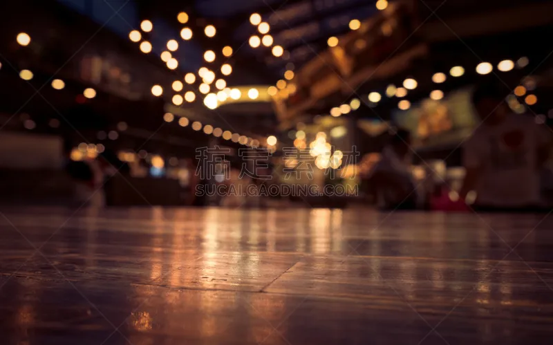 咖啡馆 桌子 木制 餐馆 背景 空的 运动模糊 太空 水平画幅 夜晚图片素材下载 稿定素材