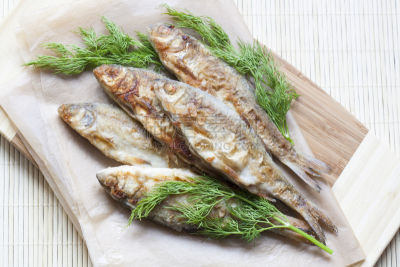 鱼类,河流,动物脊椎骨,动物脊骨,冷食类,方便食品,尾鳍,动物的鳞,动物骨,油炸