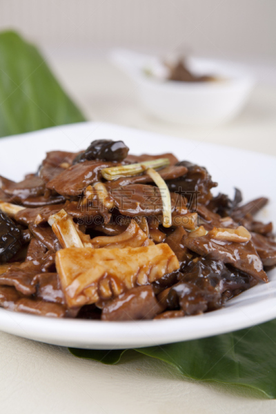 笋,肝脏,猪肉,切片食物,垂直画幅,无人,异国情调,特写,肉,瓷器