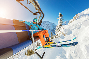 山,阿尔卑斯山脉,滑雪运动,滑雪缆车,滑雪雪橇,天空,水平画幅,椅子,滑雪坡,仅男人