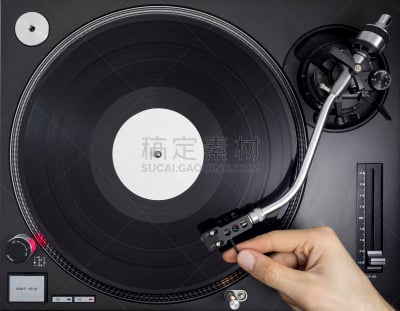 聚会的音乐主持人,唱盘,留声机的拾音臂,唱片,水平画幅,舞曲,夜总会,餐盘,专业人员,唱机针