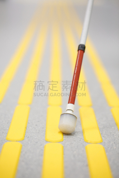 行人,铺路石,盲人,盲人手杖,一致,肢体缺损,安逸,垂直画幅,纹理效果,能源