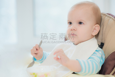 婴儿,人的嘴,拿着,汤匙,早餐,水平画幅,可爱的,单身母亲,膳食,卢克·扬