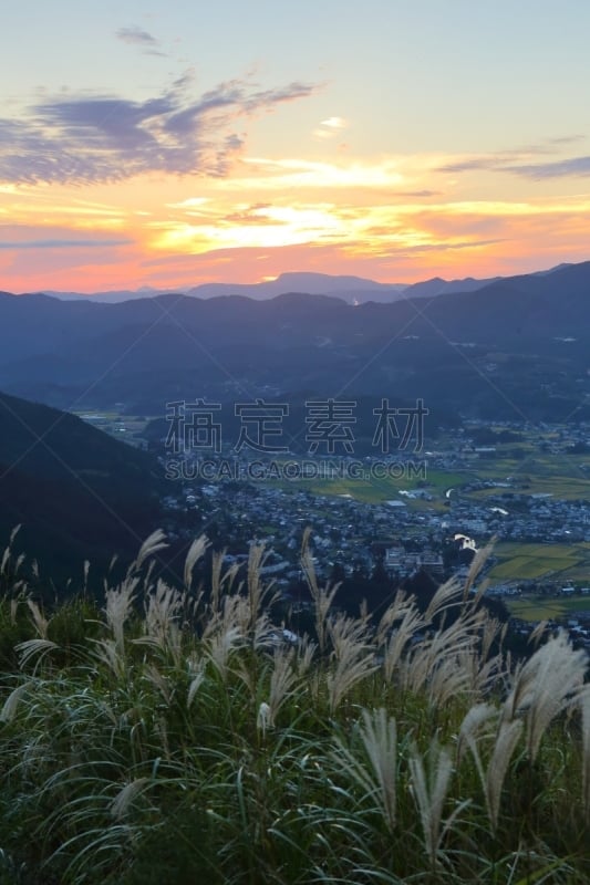 汤布院,凫山,大分县,垂直画幅,里山,地形,秋天,无人,火山地形,全景