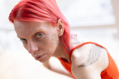 人的头部,红色,女人,短发,成年的,仅成年人,青年人,苗条,人,女性