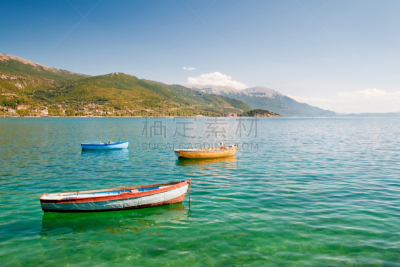 湖,拖捞船,水,休闲活动,水平画幅,夏天,周末活动,户外,山,饮用水